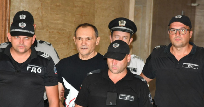 С постановление на прокурор е осигурена лична защита на Васил