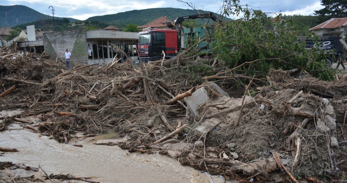 Една година след водното бедствие в Карловско. В най-тежко пострадалите