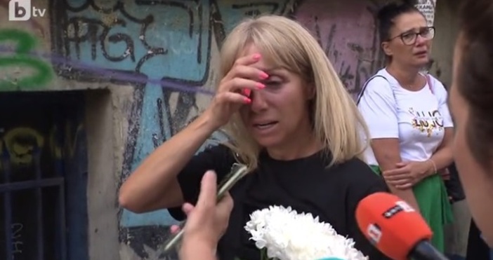 Пред медиите говори майката на загиналото на пешеходна пътека при