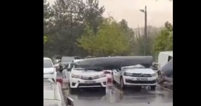 Част от турски боен самолет F 4 се разби на паркинг