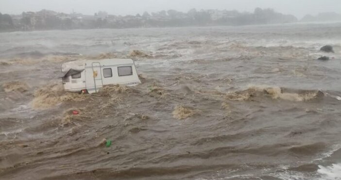 Трагедията в Царево е огромна: В наводненията в Царево са загинали