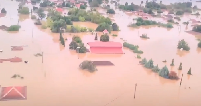 Наводненията в Гърция са ужасяващи. На кадрите, публикувани от Weather News