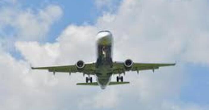 Приземиха аварийно пътнически самолет в Румъния на компанията Tailwind Airlines НА