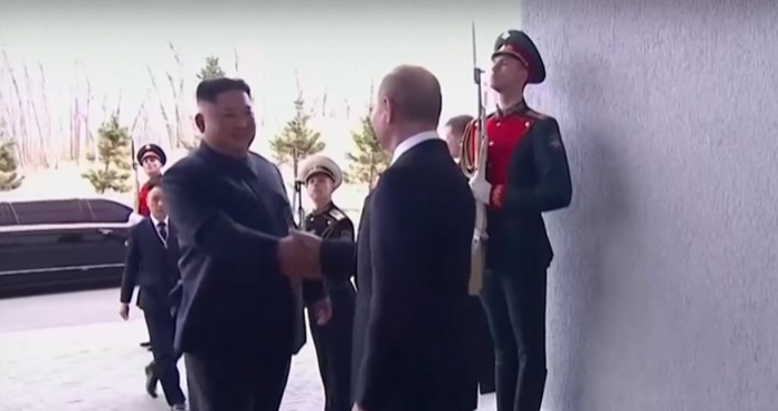 Севернокорейският лидер Ким Чен Ун пристигна в Русия придружен от