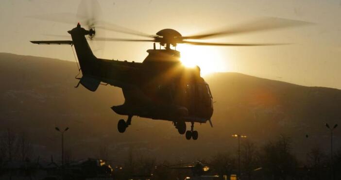 Военнослужещи и вертолет Cougar от ВВС се включиха в спасителната