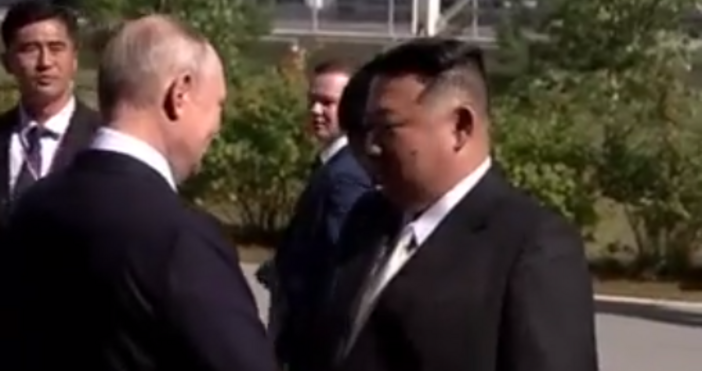 Владимир Путин и севернокорейският лидер Ким Чен Ун се срещнаха на