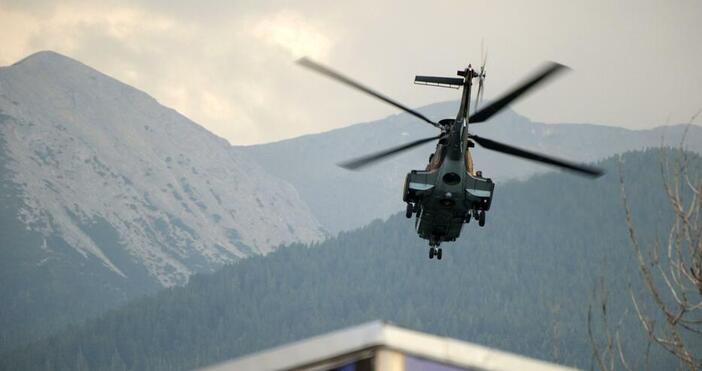 Военни с хеликоптер Кугър извършиха две успешни спасителни акции в