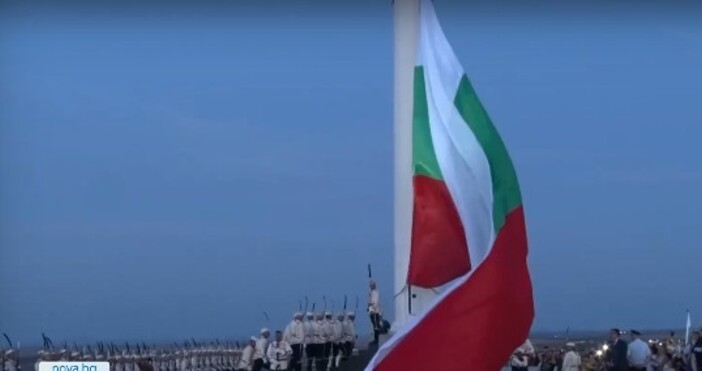 Знамето е с размер 11 на 18 метра Българското знаме