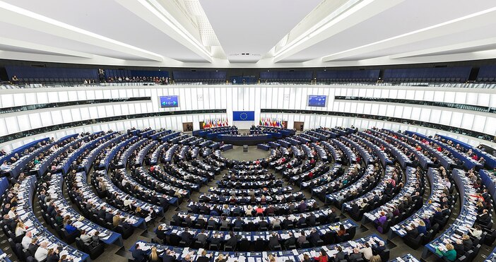 Европейският съвет представляващ лидерите на двадесет и седемте държави членки