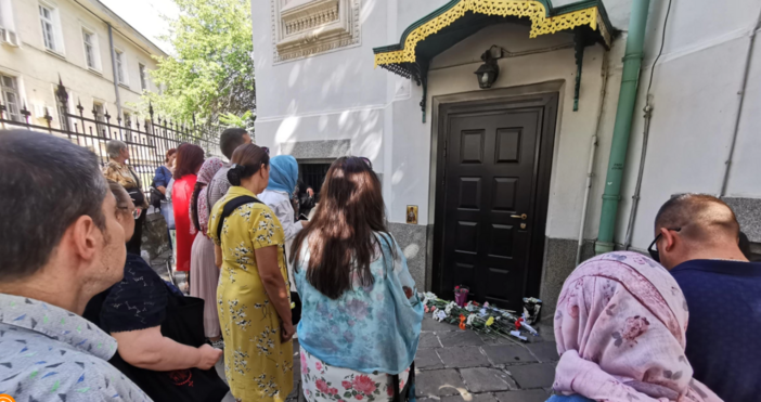 Миряни страдат че нямат достъп до затворената руска църква в