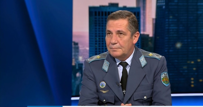 Бригаден генерал Петьо Мирчев, който е заместник-командир на ВВС, коментира