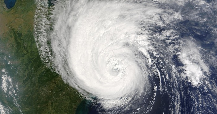 Опасно време в САЩ Тропическата буря Офелия се отправя към