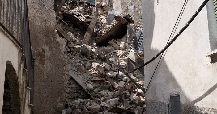 Земетресение с магнитуд 6,3 удари Западен Афганистан в събота, убивайки