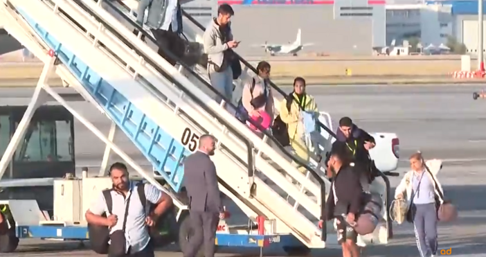 Десетки българи бяха евакуирани от Израел  След тричасово закъснение правителственият самолет Еърбъс
