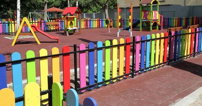 197 свободни места в общинските детски градини за деца на