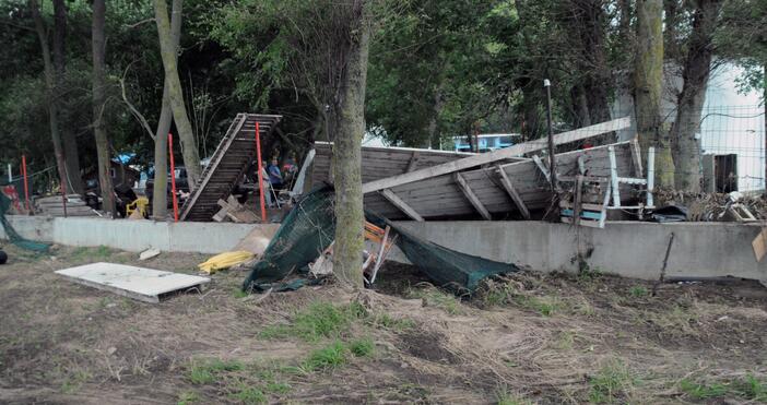 Наградиха служители на МВР-Бургас заради помощта при бедствията по Южното