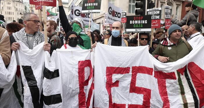 снимки Хиляди блокираха Лондон в подкрепа на Палестина, въпреки предупреждението