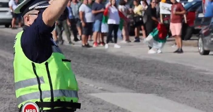 Жители на сливенския кв Речица в Сливен блокираха за два