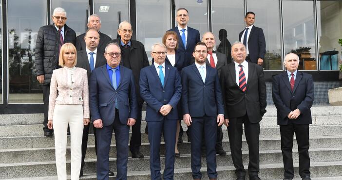 Денков опровергава Радев за цените на тока: Няма риск от рязко