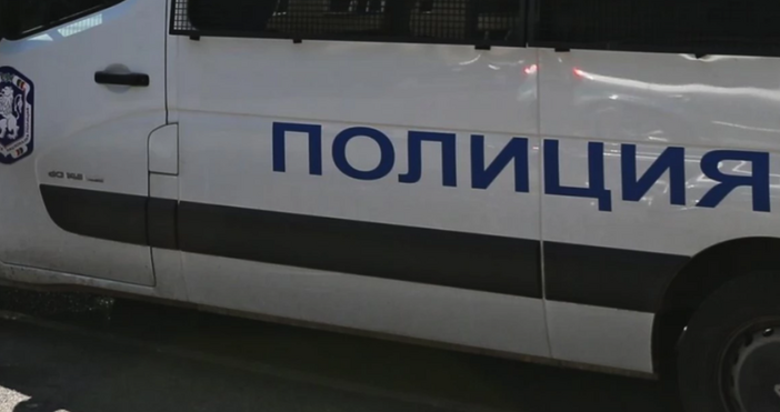 Полиция окупира град до София.Седем души са задържани по време на