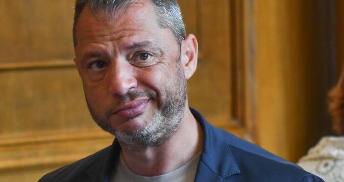 Депутатът от ГЕРБ-СДС Делян Добрев заподозря връзка между Асен Василев