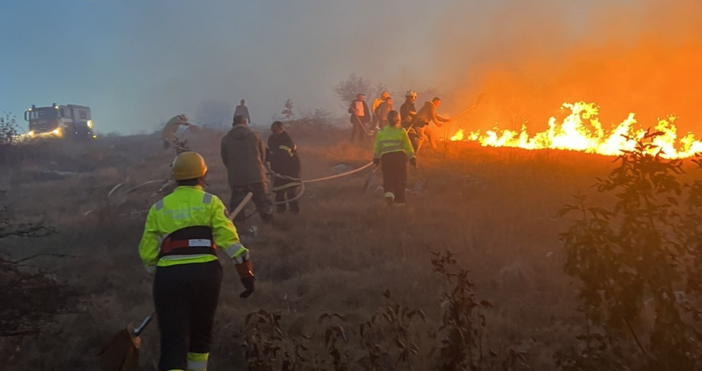 Огнен ад близо до София Обширен пожар между селата Понор Безден