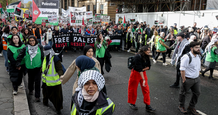Снимки Многохиляден протест в защита на народа на Палестина се
