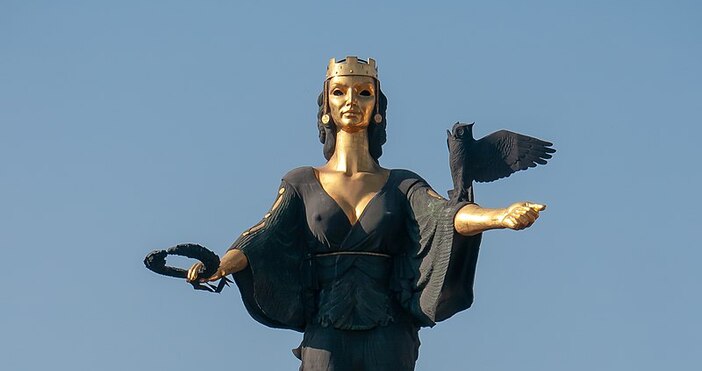 илюстрация  Matti Blume УикипедияСтатуята на Света София в центъра на столицата