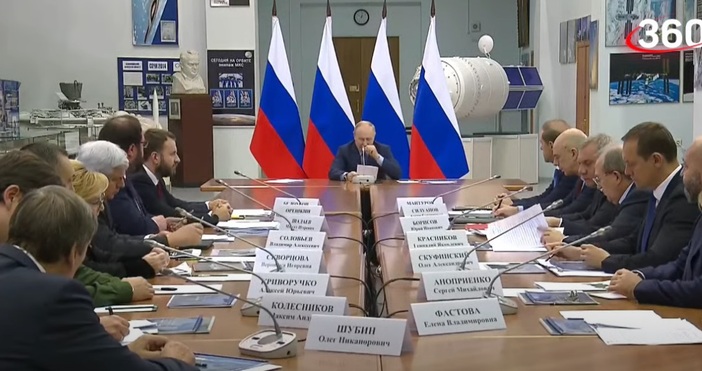 На Кремъл се наложи да пусне видео с Путин за