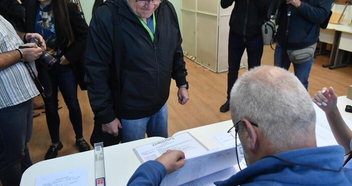 Без сериозни инциденти протича изборният ден, посочват от МВР.Гражданите могат