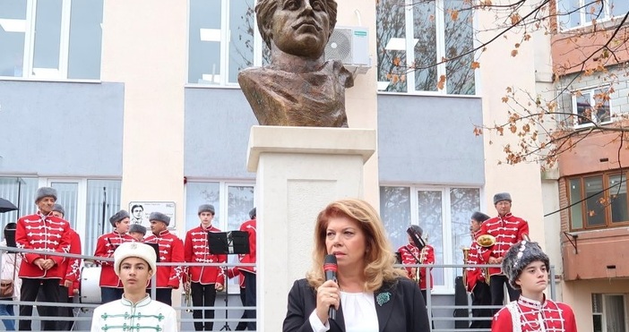 Вицепрезидентът Илияна Йотова и молдовският президент Мая санду откриха паметник