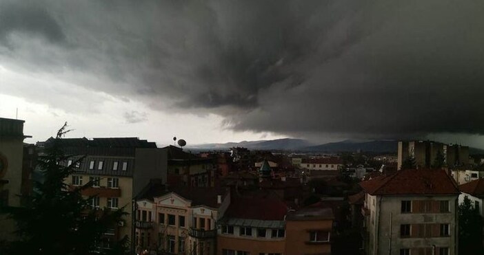 От началото на валежите до 15 00 часа днес в Казанлък