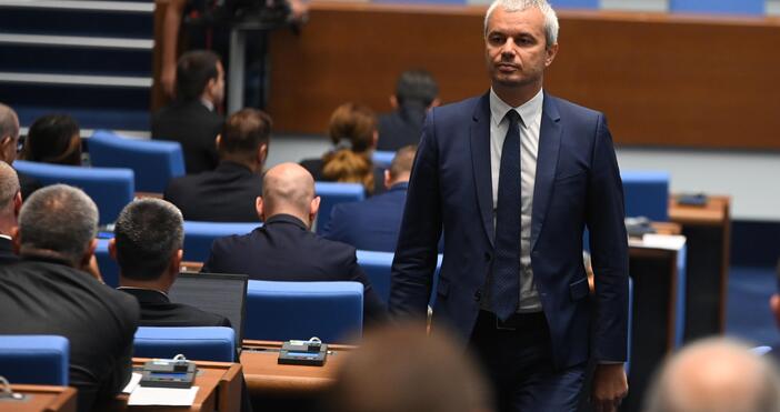 Лидерът на Възраждане Костадин Костадинов потвърди, че в сряда партията