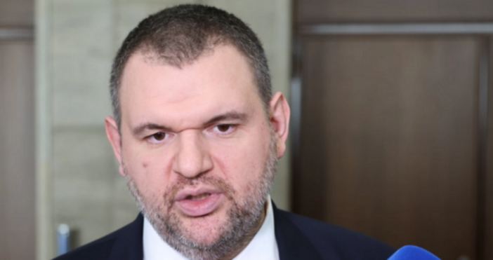 Делян Пеевски е председеталят на парламентарната група на ДПС До