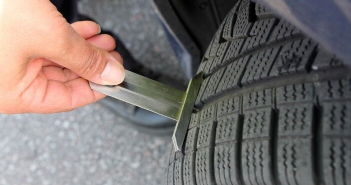 Изтича срокът за смяна на гумите преди зимата. От утре
