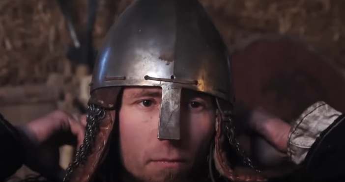 Първият българин, споменат в писаната история е митологична личност.Авитохо̀л е легендарен прабългарски владетел. Има