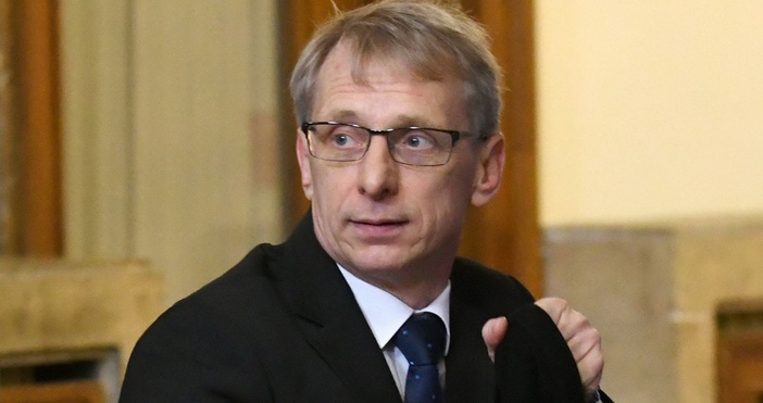Според премиерът Николай Денков коментира днес че подходът на опозицията е