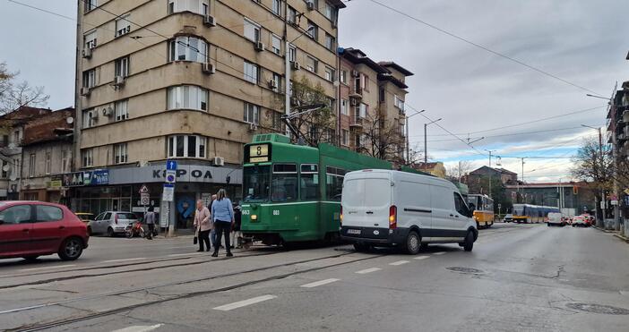 Снимки Пътен инцидент с градския траспорт стана в близост до