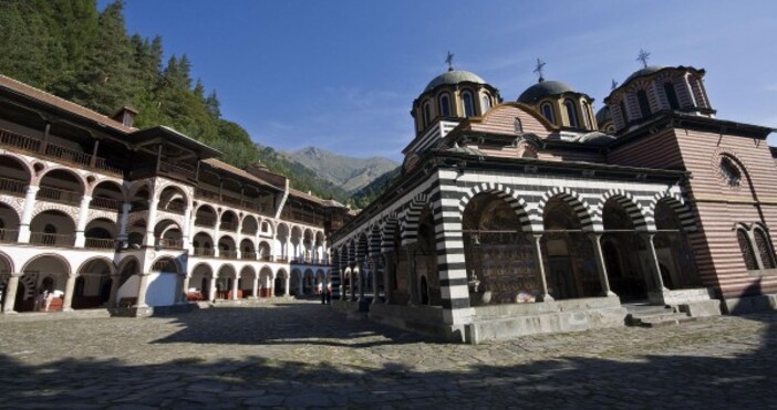 Държавата отпуска допълнителни 400 000 лева за Рилския манастир за 2023