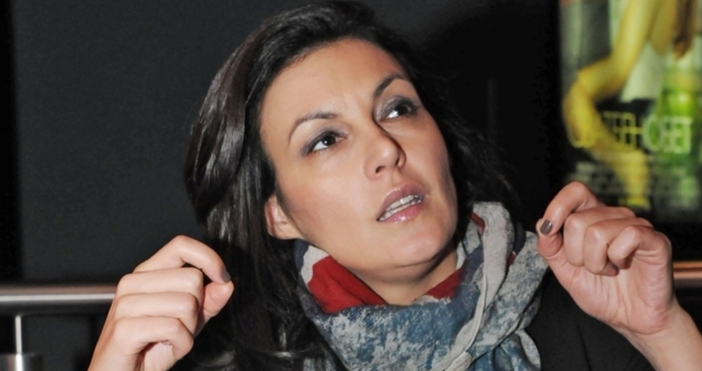  Диана Любенова Стоянова е българска актриса и телевизионна водеща Диана Любенова е
