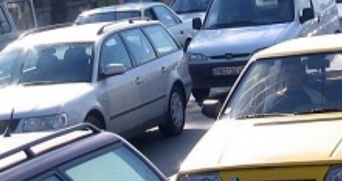Вдигат стари и излезли от употреба автомобили в София съобщава