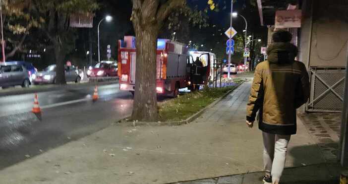 Снимки читателПожарна и линейка са на бул Цар Освободител във