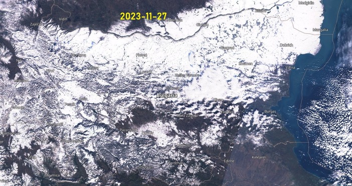 Почти цяла България е покрита от сняг.Това показва сателитна снимка
