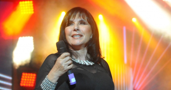 Днес тя става на 68 години Кичка Жекова Бодурова е българска поп певица Има издадени