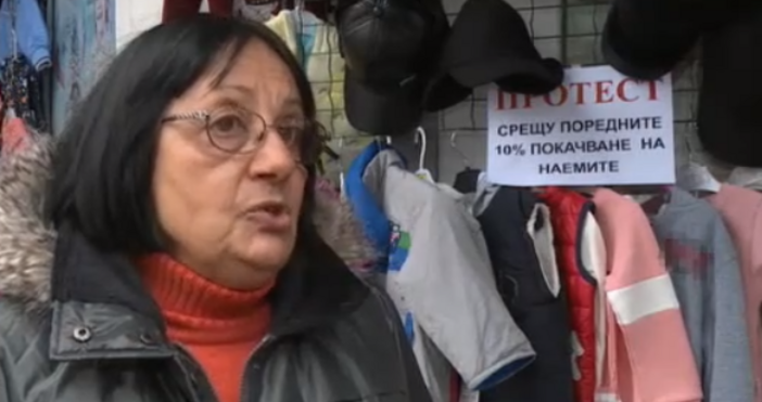Близо 160 търговци на варненския Кооперативен пазар протестират срещу увеличението