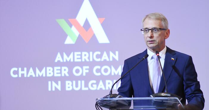 Премиерът Николай Денков заяви пред журналисти в парламента, че с