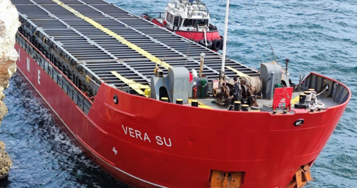 Корабът Вера Су който заседна през септември 2021 година в