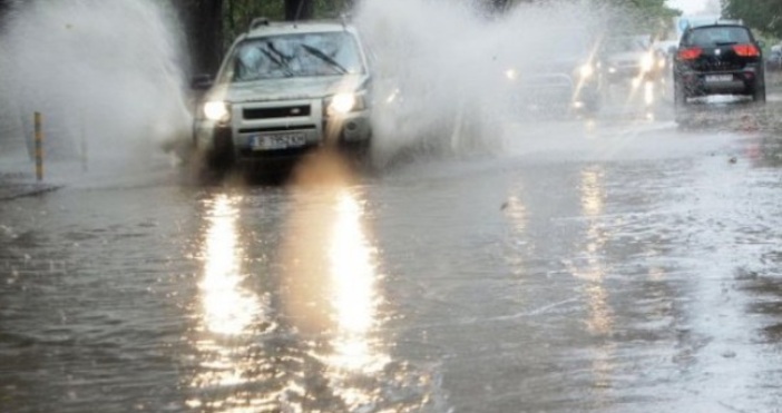 Утре над Черноморието ще бъде облачно и с валежи от дъжд Ще