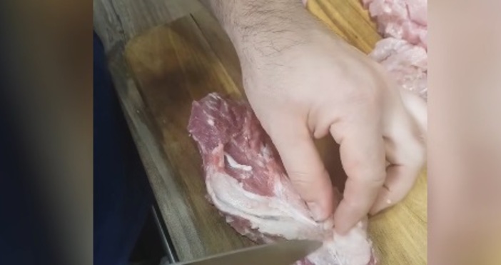 Варненка сподели потресаващо видео на месо, закупено от голям търговски