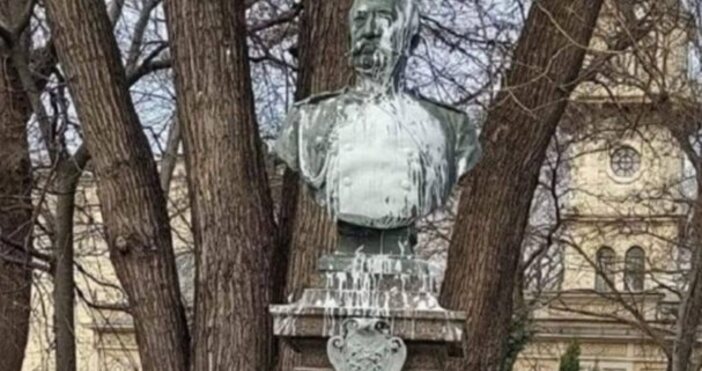 Бюст-паметникът на руския дипломат граф Игнатиев във Варна е залят